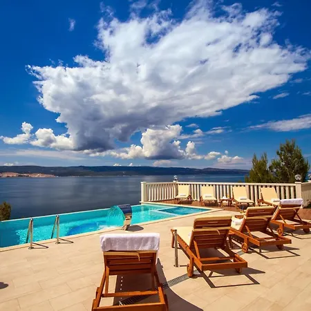 Villa Mirna With Heated Pool & Whirlpool, Traditional Wine Bar, 150m From Sea *