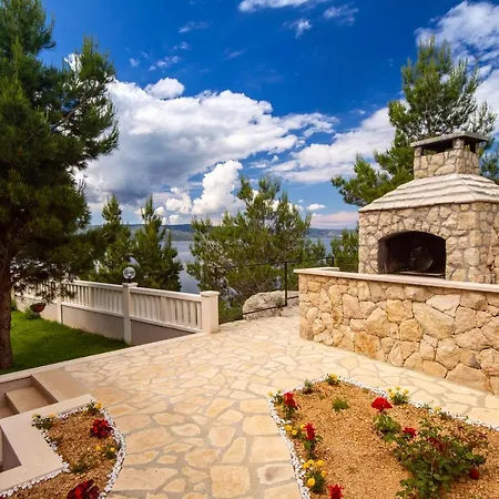 Mirna With Heated Pool & Whirlpool, Traditional Wine Bar, 150m From Sea Villa