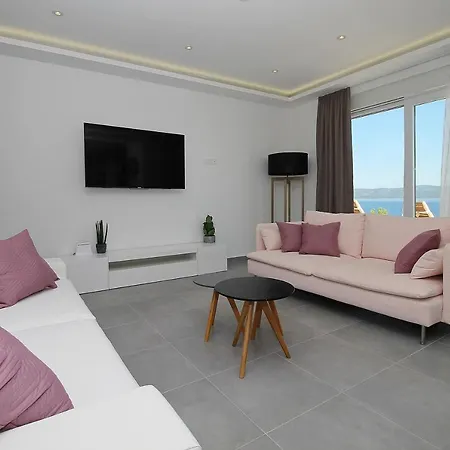 Mirna With Heated Pool & Whirlpool, Traditional Wine Bar, 150m From Sea *