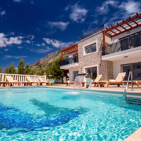 Vila Mirna With Heated Pool & Whirlpool, Traditional Wine Bar, 150m From Sea *