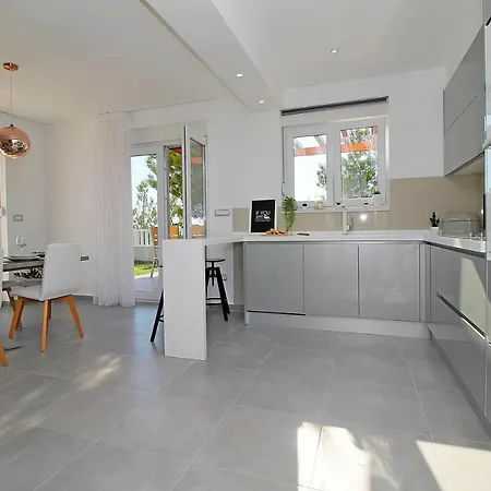 Mirna With Heated Pool & Whirlpool, Traditional Wine Bar, 150m From Sea * Lokva Rogoznica