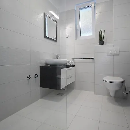 Mirna With Heated Pool & Whirlpool, Traditional Wine Bar, 150m From Sea *