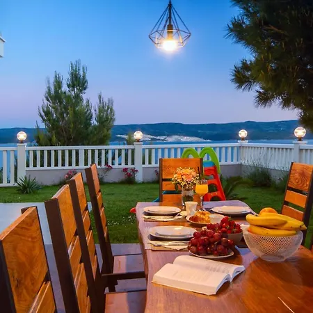 Mirna With Heated Pool & Whirlpool, Traditional Wine Bar, 150m From Sea Vila Lokva Rogoznica