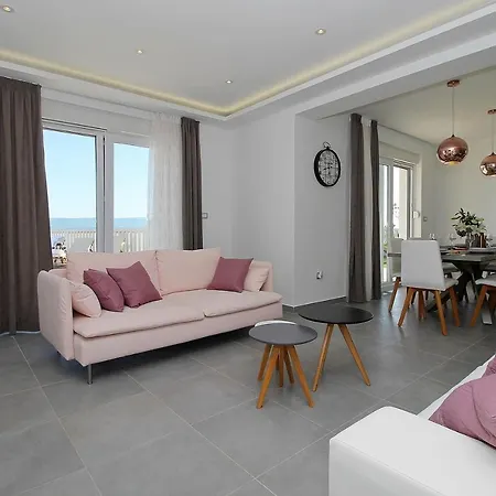 Villa Mirna With Heated Pool & Whirlpool, Traditional Wine Bar, 150m From Sea *