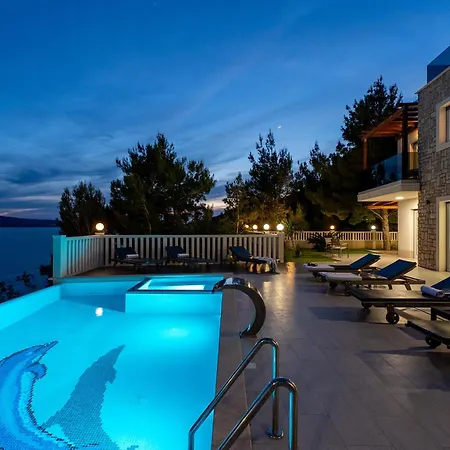 Mirna With Heated Pool & Whirlpool, Traditional Wine Bar, 150m From Sea *