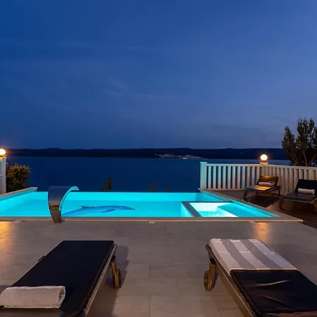 Mirna With Heated Pool & Whirlpool, Traditional Wine Bar, 150m From Sea