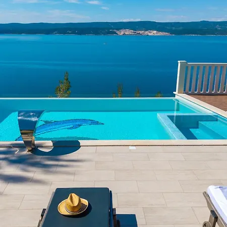 וילה Mirna With Heated Pool & Whirlpool, Traditional Wine Bar, 150m From Sea *