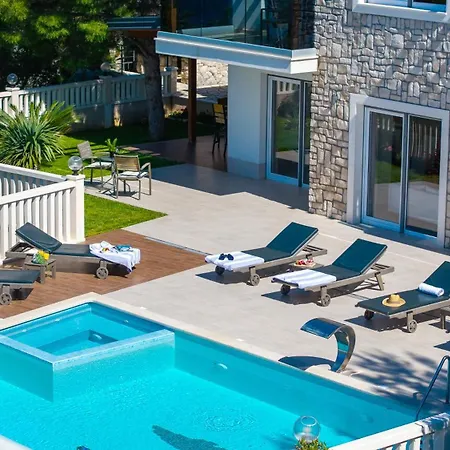 Mirna With Heated Pool & Whirlpool, Traditional Wine Bar, 150m From Sea לוקבה
