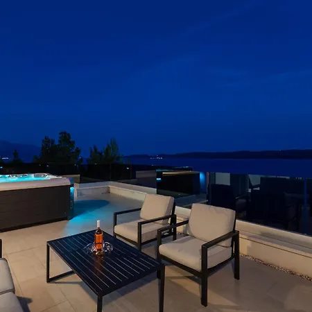 Mirna With Heated Pool & Whirlpool, Traditional Wine Bar, 150m From Sea וילה