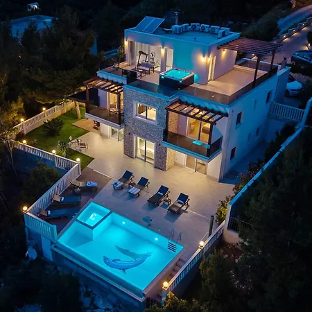 Mirna With Heated Pool & Whirlpool, Traditional Wine Bar, 150m From Sea וילה לוקבה