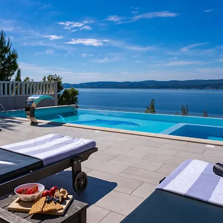 Mirna With Heated Pool & Whirlpool, Traditional Wine Bar, 150m From Sea *