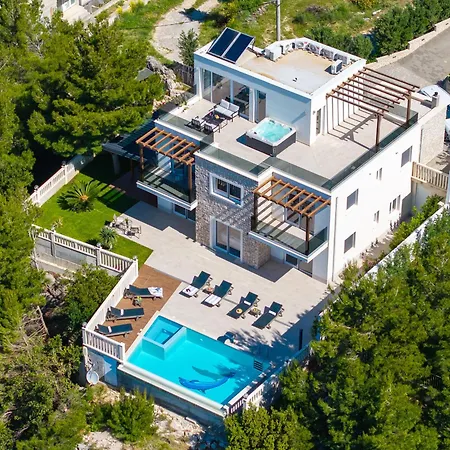 Mirna With Heated Pool & Whirlpool, Traditional Wine Bar, 150m From Sea *