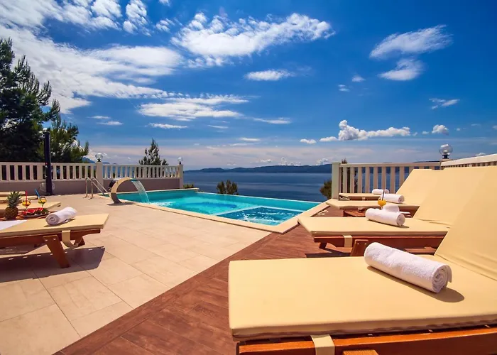 Вилла Mirna With Heated Pool & Whirlpool, Traditional Wine Bar, 150m From Sea *