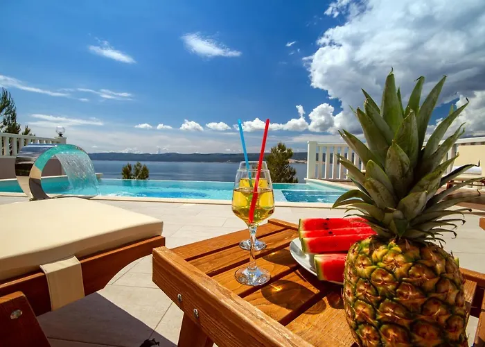 Вилла Mirna With Heated Pool & Whirlpool, Traditional Wine Bar, 150m From Sea Локва-Рогозница