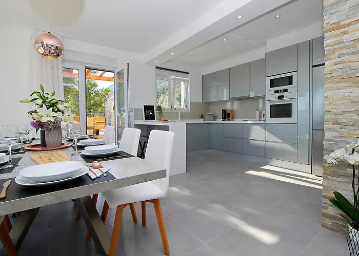 Mirna With Heated Pool & Whirlpool, Traditional Wine Bar, 150m From Sea Вилла Локва-Рогозница