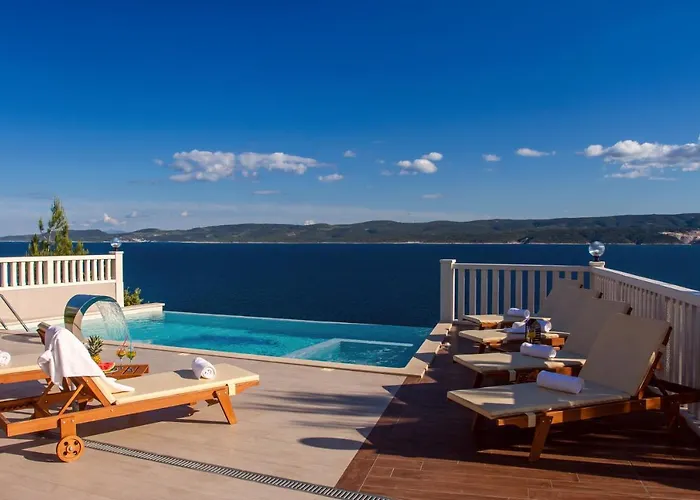 Вилла Mirna With Heated Pool & Whirlpool, Traditional Wine Bar, 150m From Sea *