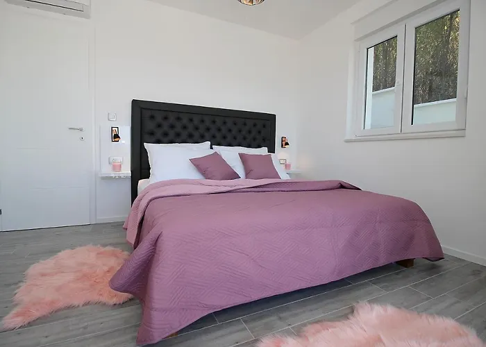 Mirna With Heated Pool & Whirlpool, Traditional Wine Bar, 150m From Sea * Локва-Рогозница