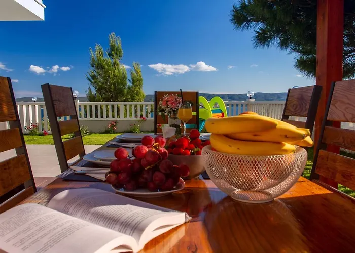 Mirna With Heated Pool & Whirlpool, Traditional Wine Bar, 150m From Sea * Локва-Рогозница