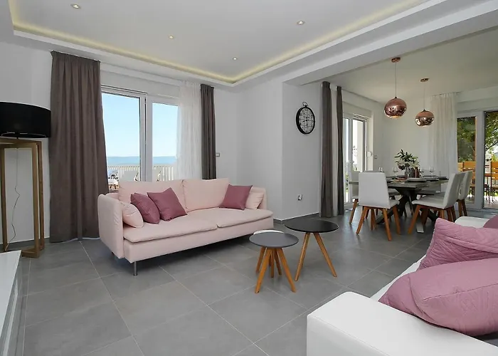 Вилла Mirna With Heated Pool & Whirlpool, Traditional Wine Bar, 150m From Sea *