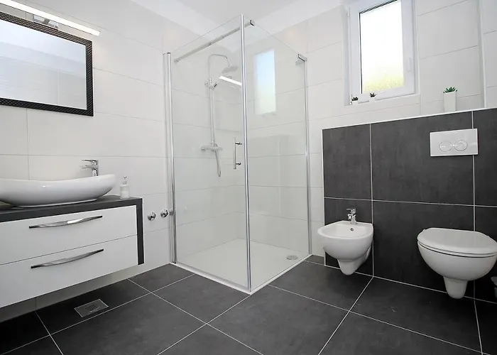 Mirna With Heated Pool & Whirlpool, Traditional Wine Bar, 150m From Sea *